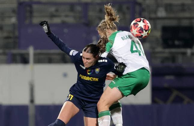 WOMEN SOCCER - UEFA CL, St.Poelten vs Hammarby VIENNA,AUSTRIA,18.DEC.24 - WOMEN SOCCER - UEFA Women s Champions League, group stage, SKN Sankt Poelten vs Hammarby IF. Image shows Valentina Maedl (St.Poelten) and Julie Blakstad (Hammarby).  GEPAxpictures xWalterxLuger