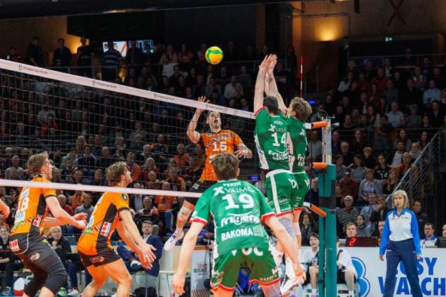 Moritz Reichert BR Volleys, 15 takes a swing, BR Volleys vs Greenyard Maaseik, Champions League, 2024 12 18 Berlin Berlin Land Copyright: xFootxBowl ThomasxSobotzkix
