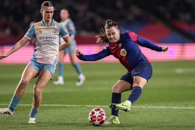 December 18, 2024, Barcelona, Barcelona, Spain: Claudia Pina of FC Barcelona, Barca Femenino and Kerstin Casparij of Manchester City FC in action during the UEFA WomenÃ¢â‚¬â ¢s Champions League Group Stage MD6, football match played between FC Barcelona and Manchester City FC at Estafi Olimpic Lluis Companys on December 18, 2024 in Barcelona, Spain. Barcelona Spain - ZUMAa181 20241218_zaa_a181_068 Copyright: xJavierxBorregox