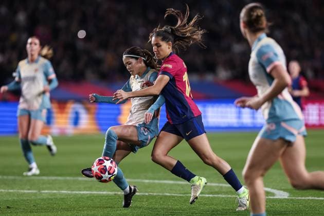 December 18, 2024, Barcelona, Barcelona, Spain: Yui Hasegawa of Manchester City FC and Kika Nazareth of FC Barcelona, Barca Femenino compete for the ball during the UEFA WomenÃ¢â‚¬â ¢s Champions League Group Stage MD6, football match played between FC Barcelona and Manchester City FC at Estafi Olimpic Lluis Companys on December 18, 2024 in Barcelona, Spain. Barcelona Spain - ZUMAa181 20241218_zaa_a181_074 Copyright: xJavierxBorregox