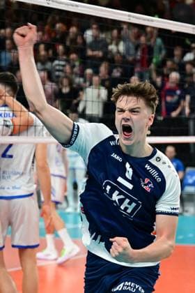 Volleyball I Men I Season 2024 2025 I Champions League Volley I 4th Round Leg 4 CLVM 84 I SVG Lüneburg Levski SOFIA I 18 12 2024 Cheers, excitement, enthusiasm, euphoria, joy, happiness, cheerfulness at Theo Mohwinkel 8, SVG Lüneburg closes the bag and marks the match point Lüneburg LKH Arena Niedersachsen Germany Copyright: xLobeca AndreasxHannigx