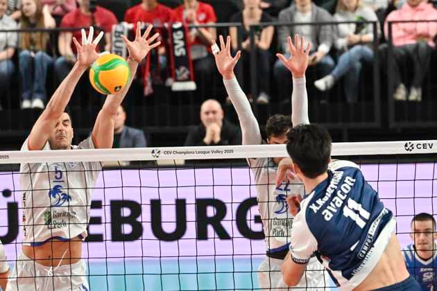 GER VL, Champions League, SVG Lueneburg vs Levski Sofia 18 12 2024, LKH Arena, Lueneburg, GER VL, Champions League, SVG Lueneburg vs Levski Sofia in the picture Xander Ketrzynski Lueneburg 11 tries to assert himself against Svetoslav Gotsev Sofia 05 nordphotoxGmbH xWitke nph00002