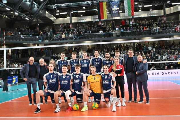 GER VL, Champions League, SVG Lueneburg vs Levski Sofia 18 12 2024, LKH Arena, Lueneburg, GER VL, Champions League, SVG Lueneburg vs Levski Sofia in the picture group photo of the Lueneburg team before the start of the match nordphotoxGmbH xWitke nph00002