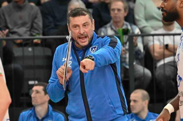 GER VL, Champions League, SVG Lueneburg vs Levski Sofia 18 12 2024, LKH Arena, Lueneburg, GER VL, Champions League, SVG Lueneburg vs Levski Sofia in the picture Coach Nikolay Jeliazkov Sofia nordphotoxGmbH xWitke nph00002