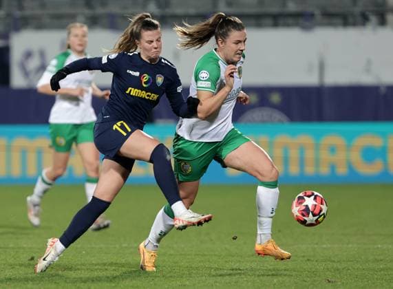 Sport Bilder des Tages WOMEN SOCCER - UEFA CL, St.Poelten vs Hammarby VIENNA,AUSTRIA,18.DEC.24 - WOMEN SOCCER - UEFA Women s Champions League, group stage, SKN Sankt Poelten vs Hammarby IF. Image shows Sarah Mattner (St.Poelten) and Emma Westin (Hammarby).  GEPAxpictures xWalterxLuger