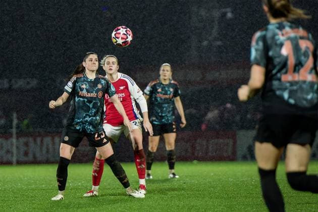 London, England, December 18 2024: Sarah Zadrazil (25 FC Bayern Munich) and Alessia Russo (23 Arsenal) in action during the UEFA Womens Champions League game between Arsenal and FC Bayern Munich at Meadow Park in London, England. (Pedro Porru SPP) Copyright: xPedroxPorrux xSPPx spp-en-PePoSp-4F8A6107_DxO