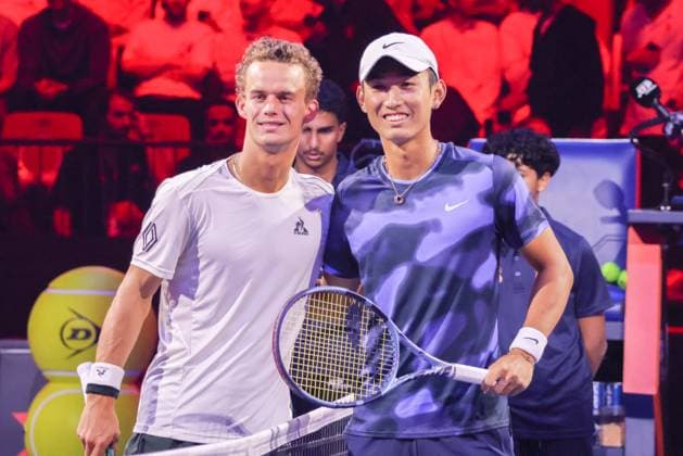 (241219) -- JEDDAH, Dec. 19, 2024 -- Shang Juncheng (R) of China and Luca Van Assche of France pose for photos ahead of their round robin match at the Next Gen ATP, Tennis Herren Finals tennis tournament in Jeddah, Saudi Arabia, Dec. 18, 2024. ) (SP)SAUDI ARABIA-JEDDAH-TENNIS-NEXT GEN ATP FINALS LuoxChen 