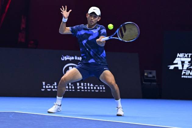 NextGen ATP, Tennis Herren Finals First Round - Jeddah Juncheng Shang (CHI) during his first round match at the 2024 NextGen ATP Finals in Jeddah, Saudi Arabia on December 18, 2024. Photo by Corinne Dubreuil ABACAPRESS.COM Jeddah Saudi Arabia  Copyright: xDubreuilxCorinne ABACAx