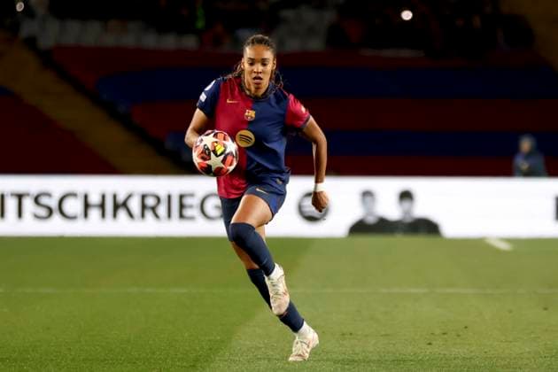 Barcelona, Spain, December 18th 2024 Salma Paralluelo (7 Barcelona) with the ball during the UEFA Womens Champions League Game between Barcelona and Manchester City at Estadi Olimpic in Barcelona Spain (Danja Gerwig SPP) Copyright: xDanjaxGerwig SPPx spp-en-DaGe-SPP4_Danja Gerwig_1912087_