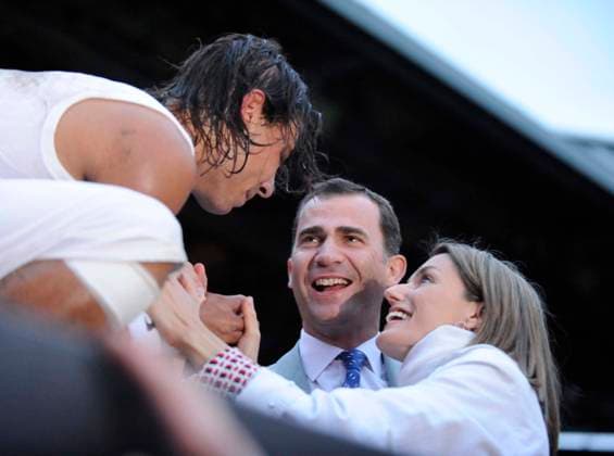 WIMBLEDON TENNIS CHAMPIONSHIPS 2008. 12th DAY 6 7 2008 MENS FINAL ROGER FEDERER V R.NADAL . NADAL by the royal box. PICTURE DAVID ASHDOWN WIMBLEDON 2008 DMGTCHPDPICT000389760056