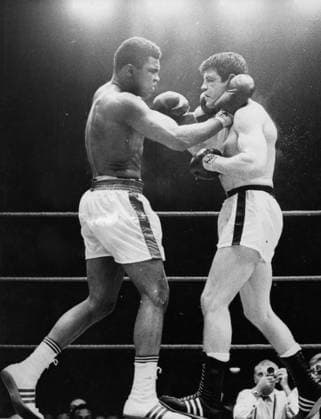 October 9,1966: Frankfurt, Germany: World Champion, Cassius Clay (MUHAMMED ALI) won the title fight held in Frankfurt against his German challenger, KARL MILDENBERGER with a technical KO in the 12th round: (A Credit Image: ZUMA Press Wire) Frankfurt U.S. - ZUMAk09_ 19661009_jtc_k09_823 Copyright: xKeystonexPressxAgencyx