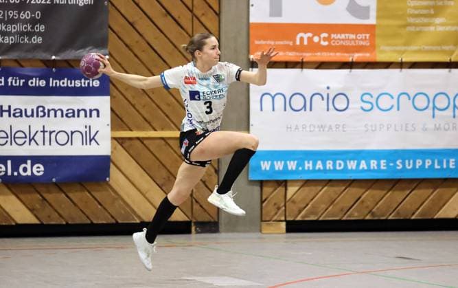 14 12 24 TG Nürtingen ESV 1927 Regensburg Germany, Nürtingen, 14 12 2024, Handball, Women, 2 Bundesliga, TG Nürtingen ESV 1927 Regensburg Anika Neuer ESV 1927 Regensburg
