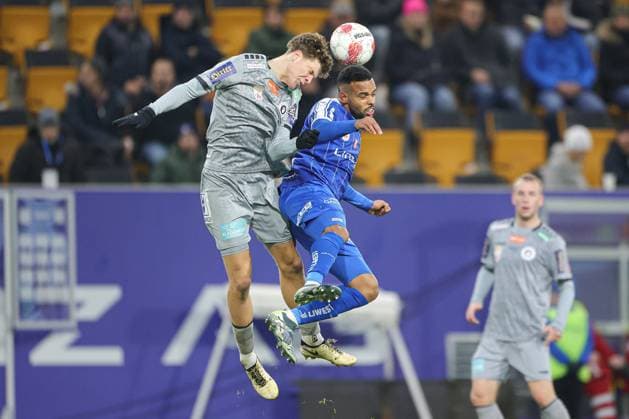 08 12 2024, Stadion der Stadt Linz, Linz, AUT, 1 FBL, FC Blau Weiß Linz vs SK Austria Klagenfurt, Grunddurchgang, 16 Runde, im Bild Jannik Robatsch Austria Klagenfurt , Dos Santos Gomes Anderson FC Blau Weiß Linz , during the Admiral Bundesliga, 16th round match between FC Blau Weiß Linz and SK Austria Klagenfurt at the Stadion der Stadt Linz in Linz, Austria on 2024 12 08 Expa Linz EP_uwi