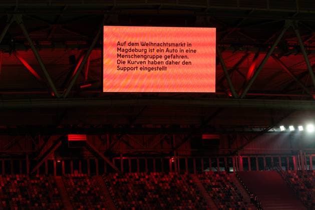 2 Soccer Bundesliga Fortuna Düsseldorf 1895 1 FC Magdeburg 20 12 2024 Screen Information At the Christmas market in Magdeburg a car drove into a group of people The curves have therefore stopped the support 2 Soccer Bundesliga, Fortuna Düsseldorf 1895 1 FC Magdeburg, Düsseldorf, Merkur Spiel Arena on 20 12 2024 DFL REGULATIONS PROHIBIT ANY USE OF PHOTOGRAPHS AS IMAGE SEQUENCES AND OR QUASI VIDEO Copyright: xBEAUTIFULxSPORTS Wunderlx