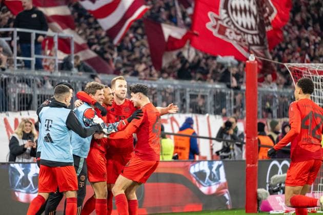 Sport Themen der Woche KW51 Sport Bilder des Tages Torjubel zum 4:1, Thomas Mueller 25 (FC Bayern Muenchen), Leroy Sane 10 (FC Bayern Muenchen), Harry Kane 9 (FC Bayern Muenchen), Aleksandar Pavlovic 45 (FC Bayern Muenchen), FC Bayern Muenchen vs. RB Leipzig, Fussball Bundesliga, 15. Spieltag, 20.12.2024 DFB regulations prohibit any use of photographs as image sequences and or quasi-video Muenchen Bayern Deutschland *** Goal celebration for 4 1, Thomas Mueller 25 FC Bayern Muenchen , Leroy Sane 10 FC Bayern Muenchen , Harry Kane 9 FC Bayern Muenchen , Aleksandar Pavlovic 45 FC Bayern Muenchen , FC Bayern Muenchen vs RB Leipzig, Fußball Bundesliga, 15 Spieltag, 20 12 2024 DFB regulations prohibit any use of photographs as image sequences and or quasi video Muenchen Bayern Germany Copyright: xkolbert-press UlrichxGamelx