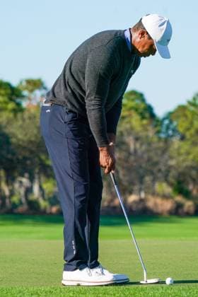 December 20, 2024, Orlando, Florida, USA: Tiger Woods putts the 18th green at the PNC Championship Pro-Am at the Ritz-Carlton Golf Club. Orlando USA - ZUMAw109 20241220_fap_w109_016 Copyright: xDebbyxWongx
