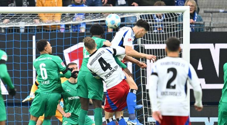 21 12 2024 Soccer Season 2024 2025 2 Soccer Bundesliga 17 Matchday Hamburger SV HSV Hamburg SpVgg Greuther Fürth Kleeblatt Sportfoto Zink xwoxzix DFL regulations prohibit any use of photographs as image sequences and or quasi video only for editorial use Dennis Hadzikadunic 5, Hamburger SV HSV erzielt Treffer Tor Torschuß zum 1 0