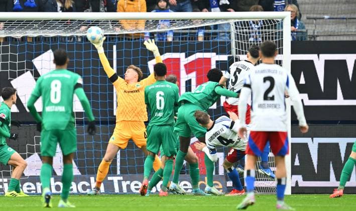 21 12 2024 Soccer Season 2024 2025 2 Soccer Bundesliga 17 Matchday Hamburger SV HSV Hamburg SpVgg Greuther Fürth Kleeblatt Sportfoto Zink xwoxzix DFL regulations prohibit any use of photographs as image sequences and or quasi video only for editorial use Dennis Hadzikadunic 5, Hamburger SV HSV scored goal goal shot to 1 0 Moritz Schulze 42, SpVgg Greuther Fürth geaschlagen