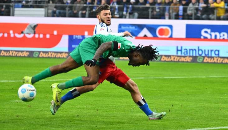 21 12 2024 Soccer Season 2024 2025 2 Soccer Bundesliga 17 Matchday Hamburger SV HSV Hamburg SpVgg Greuther Fürth Kleeblatt Sportfoto Zink xwoxzix DFL regulations prohibit any use of photographs as image sequences and or quasi video only for editorial use Noel Futkeu 9, SpVgg Greuther Fürth William Mikelbrencis 2, Hamburger SV HSV