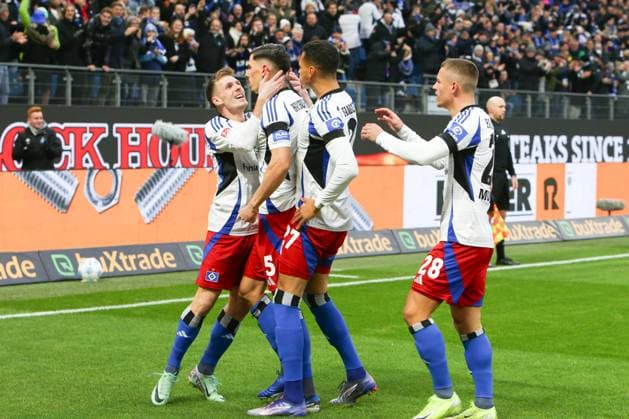 GER,Hamburg, Fußball, DFB, Hamburger SV vs SpVgg Greuther Fuerth , im Hamburger Volksparkstadion , 21 12 2024 , v l Hamburger SV celebrates the 1 0 by Dennis Hadzikadunic Hamburger SV DFL regulations prohibit any use of photographs as image sequences and or quasi video Copyright: HMBxMedia FernandoxSoares