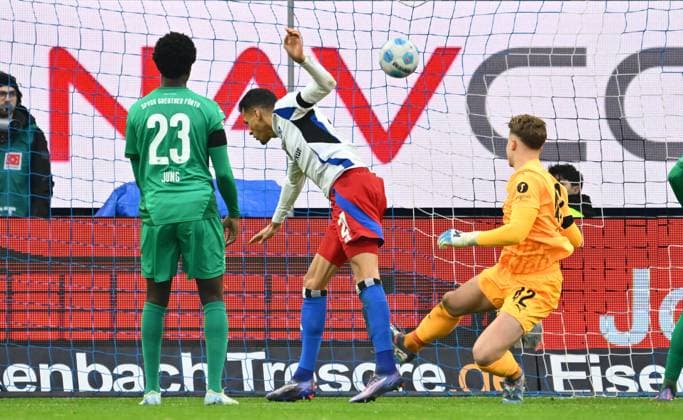 21 12 2024 Soccer Season 2024 2025 2 Soccer Bundesliga 17 Matchday Hamburger SV HSV Hamburg SpVgg Greuther Fürth Kleeblatt Sportfoto Zink xwoxzix DFL regulations prohibit any use of photographs as image sequences and or quasi video only for editorial use Davie Selke 27, Hamburger SV HSV scores goal Goal shot for 2 0 against Moritz Schulze 42, SpVgg Greuther Fürth
