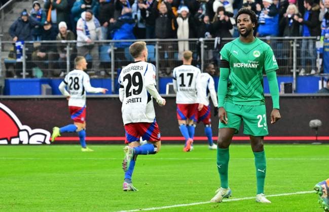 21 12 2024 Soccer Season 2024 2025 2 Soccer Bundesliga 17 Matchday Hamburger SV HSV Hamburg SpVgg Greuther Fürth Kleeblatt Sportfoto Zink MeZi xmexzix DFL regulations prohibit any use of photographs as image sequences and or quasi video only for editorial use Gideon Jung 23, SpVgg Greuther Fürth disappointed disappointment after conceding goal to 2 0