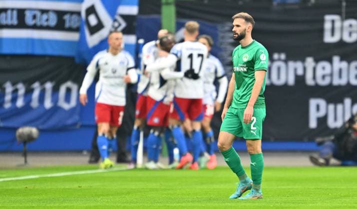 21 12 2024 Soccer season 2024 2025 2 Soccer Bundesliga 17 Matchday Hamburger SV HSV Hamburg SpVgg Greuther Fürth Kleeblatt Sportfoto Zink xwoxzix DFL regulations prohibit any use of photographs as image sequences and or quasi video only for editorial use Simon Asta 2, SpVgg Greuther Fürth disappointed disappointment behind goal celebration jubilation joy after scoring goal shot to 2 0 by Davie Selke 27, Hamburger SV HSV