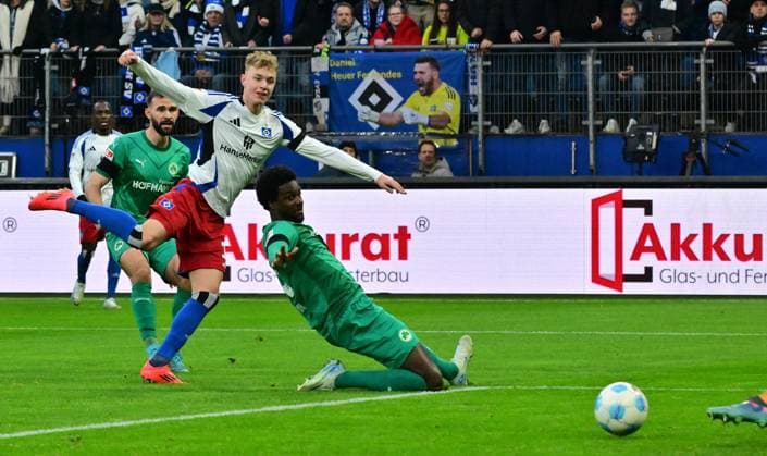 21 12 2024 Soccer Season 2024 2025 2 Soccer Bundesliga 17 Matchday Hamburger SV HSV Hamburg SpVgg Greuther Fürth Kleeblatt Sportfoto Zink MeZi xmexzix DFL regulations prohibit any use of photographs as image sequences and or quasi video only for editorial use Adam Karabec 17, Hamburger SV HSV scores goal Goal shot for 3 0 against Gideon Jung 23, SpVgg Greuther Fürth