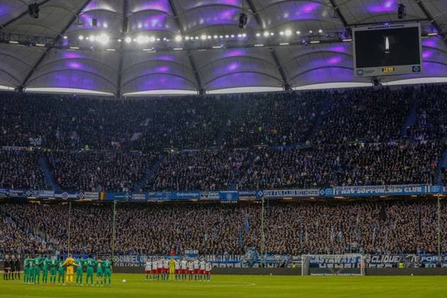 Memorial minute for the deceased victims of a shooting rampage on Friday 20 12 3024 Magdeburg HSV Fuerth Germany , Hamburg , Volksparkstadion , Football , 2 Bundesliga , Hamburger SV SpVgg Greuther Fürth
