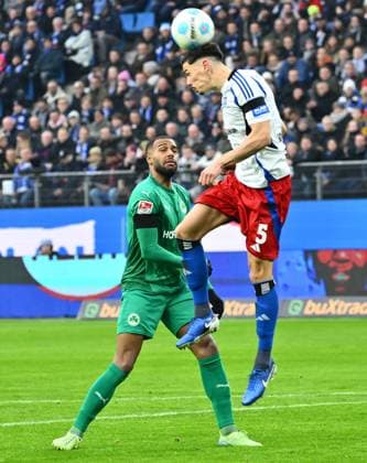 21 12 2024 Soccer Season 2024 2025 2 Soccer Bundesliga 17 Matchday Hamburger SV HSV Hamburg SpVgg Greuther Fürth Kleeblatt Sportfoto Zink xwoxzix DFL regulations prohibit any use of photographs as image sequences and or quasi video only for editorial use Marlon Mustapha 8, SpVgg Greuther Fürth Dennis Hadzikadunic 5, Hamburger SV HSV