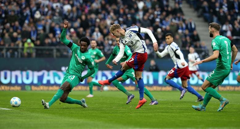21 12 2024, Soccer 2 Bundesliga 2024 2025, Matchday 17, Hamburger SV SpVgg Greuther Fürth, at Volksparkstadion Hamburg Goal for 3 0, L R Gideon Jung Greuther Fürth vs. scorer Adam Karabec Hamburg DFL and DFB regulations prohibit any use of photographs as image sequences and or quasi video