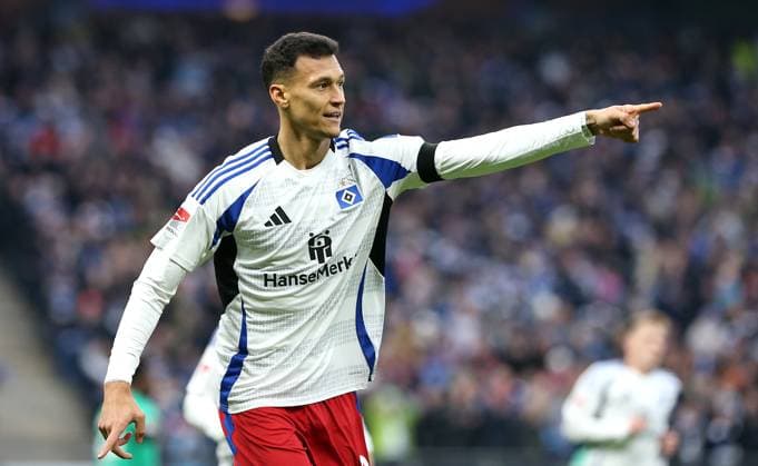 21 12 2024, Soccer 2 Bundesliga 2024 2025, Matchday 17, Hamburger SV SpVgg Greuther Fürth, in Volksparkstadion Hamburg Cheers scorer Davie Selke Hamburg for the goal to 2 0 DFL and DFB regulations prohibit any use of photographs as image sequences and or quasi video