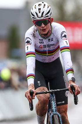 Dutch Tibor Del Grosso celebrates as he crosses the finish line to win the men s U23 race at the World Cup cyclocross cycling event in Hulst, The netherlands, stage 5 (out of 12) of the UCI World Cup cyclocross competition, Saturday 21 December 2024. DAVIDxPINTENS  x108935048x