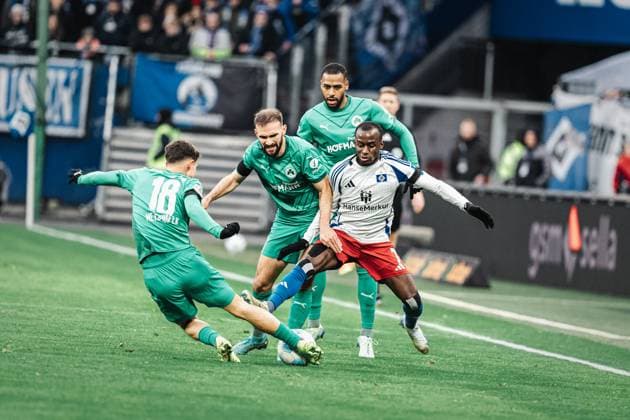 Soccer Men Season 2024 2025 2 Soccer Bundesliga 17 Matchday Hamburger SV vs SpVgg Greuther Fürth 21 12 2024 Jean Luc Dompe 7, HSV surrounded by opponents Hamburg Volksparkstadion Hamburg Germany