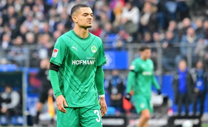 21 12 2024 Soccer season 2024 2025 2 Soccer Bundesliga 17 Matchday Hamburger SV HSV Hamburg SpVgg Greuther Fürth Kleeblatt Sportfoto Zink MeZi xmexzix DFL regulations prohibit any use of photographs as image sequences and or quasi video only for editorial use Maximilian Solomon Dietz 33, SpVgg Greuther Fürth disappointed disappointment