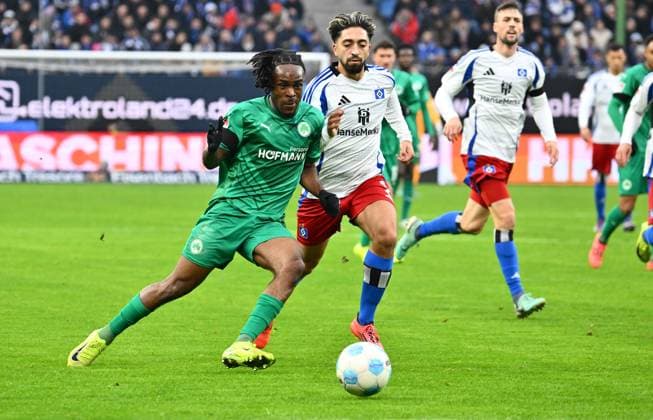 21 12 2024 Soccer Season 2024 2025 2 Soccer Bundesliga 17 Matchday Hamburger SV HSV Hamburg SpVgg Greuther Fürth Kleeblatt Sportfoto Zink xwoxzix DFL regulations prohibit any use of photographs as image sequences and or quasi video only for editorial use Noel Futkeu 9, SpVgg Greuther Fürth Immanuel Pherai 10, Hamburger SV HSV