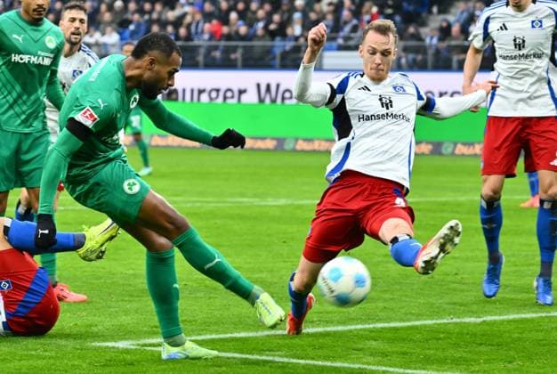 21 12 2024 Soccer Season 2024 2025 2 Soccer Bundesliga 17 Matchday Hamburger SV HSV Hamburg SpVgg Greuther Fürth Kleeblatt Sportfoto Zink xwoxzix DFL regulations prohibit any use of photographs as image sequences and or quasi video only for editorial use Marlon Mustapha 8, SpVgg Greuther Fürth Sebastian Schonlau 4, Hamburger SV HSV