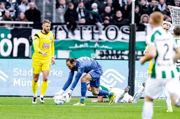 Soccer Men 2 Bundesliga 17 Matchday Season 2024 2025 SC Preußen Münster vs SSV Ulm 1846 Soccer 21 12 2024 39 Christian Ortag SSV Ulm 1846 Soccer DFL regulations prohibit any use of photographs as image sequences and or quasi video Münster Preußenstadion Nordrheinwestfalen Germany