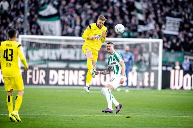 Soccer Men 2 Bundesliga 17 Matchday Season 2024 2025 SC Preußen Münster vs SSV Ulm 1846 Soccer 21 12 2024 5 Johannes Reichert SSV Ulm 1846 Soccer , 31 Holmbert Aron Fridjonsson SC Preußen Münster DFL regulations prohibit any use of photographs as image sequences and or quasi video Münster Preußenstadion Nordrheinwestfalen Germany