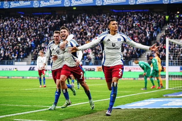 Goal celebration Emir Sahiti Hamburger SV, 29 , William Mikelbrencis Hamburger SV, 02 and Davie Selke Hamburger SV, 27 after goal for 4 0 Davie Selke Hamburger SV, 27 GER, Hamburger SV vs SpVgg Greuther Fuerth, Soccer, 2 Bundesliga, Matchday 17, Season 2024 2025, 21 12 2024 DFL REGULATES PROHIBIT ANY USE OF PHOTOGRAPHS AS IMAGE SEQUENCES AND OR QUASI VIDEO GER, Hamburger SV vs SpVgg Greuther Fuerth, Football, 2 Bundesliga, Matchday 17, Season 2024 2025, 21 12 2024 Hamburg Copyright: xEibner-Pressefoto MarcelxvonxFehrnx EP_MFN
