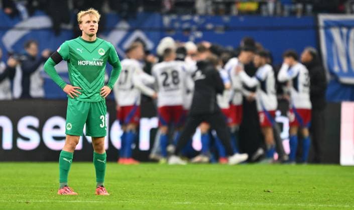 21 12 2024 Soccer Season 2024 2025 2 Soccer Bundesliga 17 Matchday Hamburger SV HSV Hamburg SpVgg Greuther Fürth Kleeblatt Sportfoto Zink xwoxzix DFL regulations prohibit any use of photographs as image sequences and or quasi video only for editorial use Philipp Müller 36, SpVgg Greuther Fürth disappointed disappointment behind goal celebration jubilation joy after scoring goal shot to 5 0 by Otto Emerson Stange 49, Hamburger SV HSV