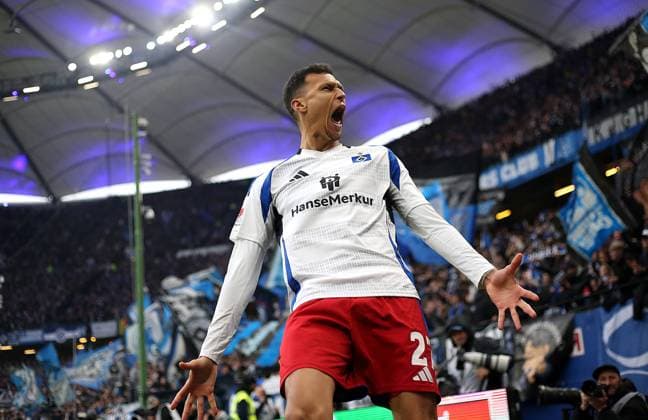 21.12.2024, Fussball 2. Bundesliga 2024 2025, 17. Spieltag, Hamburger SV - SpVgg Greuther Fürth, im Volksparkstadion Hamburg. Jubel Torschütze Davie Selke (Hamburg) zum Tor zum 4:0 ***DFL and DFB regulations prohibit any use of photographs as image sequences and or quasi-video.***