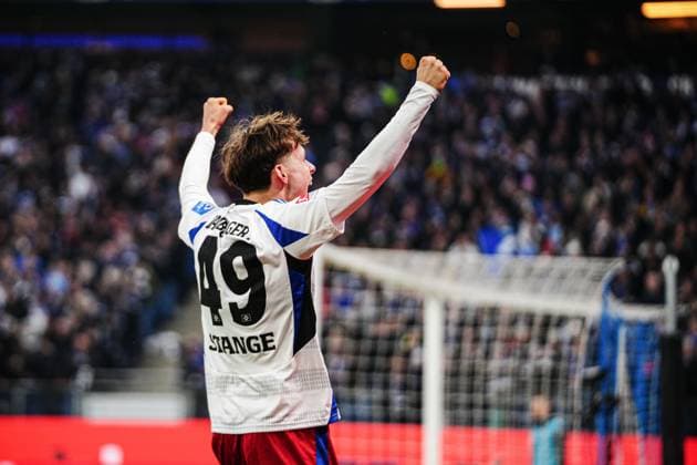 Goal celebration after goal to 5 0 Otto Stange Hamburger SV, 49 GER, Hamburger SV vs SpVgg Greuther Fuerth, Football, 2 Bundesliga, Matchday 17, Season 2024 2025, 21 12 2024 DFL REGULATIONS PROHIBIT ANY USE OF PHOTOGRAPHS AS IMAGE SEQUENCES AND OR QUASI VIDEO GER, Hamburger SV vs SpVgg Greuther Fuerth, Football, 2 Bundesliga, Matchday 17, Season 2024 2025, 21 12 2024 Hamburg Copyright: xEibner-Pressefoto MarcelxvonxFehrnx EP_MFN