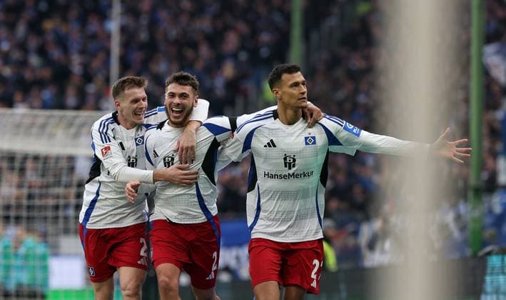 21 12 2024, Soccer 2 Bundesliga 2024 2025, Matchday 17, Hamburger SV SpVgg Greuther Fürth, at Volksparkstadion Hamburg Jubel L R Emir Sahiti Hamburg , William Mikelbrencis Hamburg and scorer Davie Selke Hamburg for the goal to 4 0 DFL and DFB regulations prohibit any use of photographs as image sequences and or quasi video