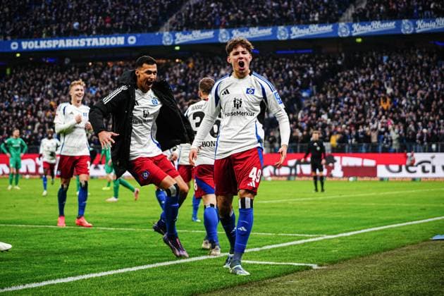 Goal celebration Hamburger SV after goal to 5 0 Otto Stange Hamburger SV, 49 GER, Hamburger SV vs SpVgg Greuther Fuerth, Football, 2 Bundesliga, Matchday 17, Season 2024 2025, 21 12 2024 DFL REGULATIONS PROHIBIT ANY USE OF PHOTOGRAPHS AS IMAGE SEQUENCES AND OR QUASI VIDEO GER, Hamburger SV vs SpVgg Greuther Fuerth, Football, 2 Bundesliga, Matchday 17, Season 2024 2025, 21 12 2024 Hamburg Copyright: xEibner-Pressefoto MarcelxvonxFehrnx EP_MFN
