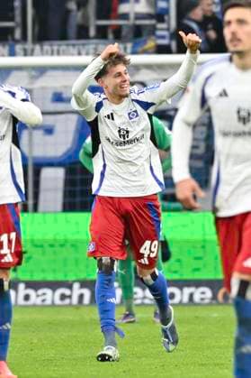 GER 2 FBL,, Hamburger SV vs SpVgg Greuther Fürth 21 12 2024, Volksparkstadion, Hamburg, GER 2 FBL, Hamburger SV vs SpVgg Greuther Fürth in the picture Otto Emerson Stange Hamburg 49 shoots the 5 0 for Hamburg past goalkeeper Moritz Schulze Fuerth 42 and cheers nordphotoxGmbH xWitke nph00002