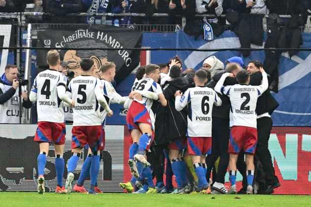 GER 2 FBL,, Hamburger SV vs SpVgg Greuther Fürth 21 12 2024, Volksparkstadion, Hamburg, GER 2 FBL, Hamburger SV vs SpVgg Greuther Fürth in the picture Otto Emerson Stange Hamburg 49 shoots the 5 0 for Hamburg past goalkeeper Moritz Schulze Fuerth 42 and cheers with the team nordphotoxGmbH xWitke nph00002