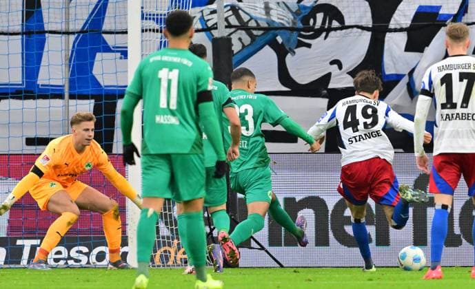 21 12 2024 Soccer Season 2024 2025 2 Soccer Bundesliga 17 Matchday Hamburger SV HSV Hamburg SpVgg Greuther Fürth Kleeblatt Sportfoto Zink MeZi xmexzix DFL regulations prohibit any use of photographs as image sequences and or quasi video only for editorial use Otto Emerson Stange 49, Hamburger SV HSV erzielt Treffer Tor Torschuß zum 5 0 gegen Moritz Schulze 42, SpVgg Greuther Fürth