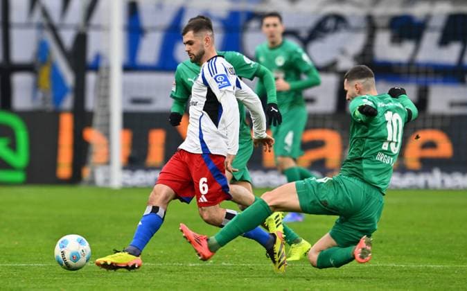 21 12 2024 Soccer Season 2024 2025 2 Soccer Bundesliga 17 Matchday Hamburger SV HSV Hamburg SpVgg Greuther Fürth Kleeblatt Sportfoto Zink xwoxzix DFL regulations prohibit any use of photographs as image sequences and or quasi video only for editorial use Lukasz Poreba 6, Hamburger SV HSV Branimir Hrgota 10, SpVgg Greuther Fürth