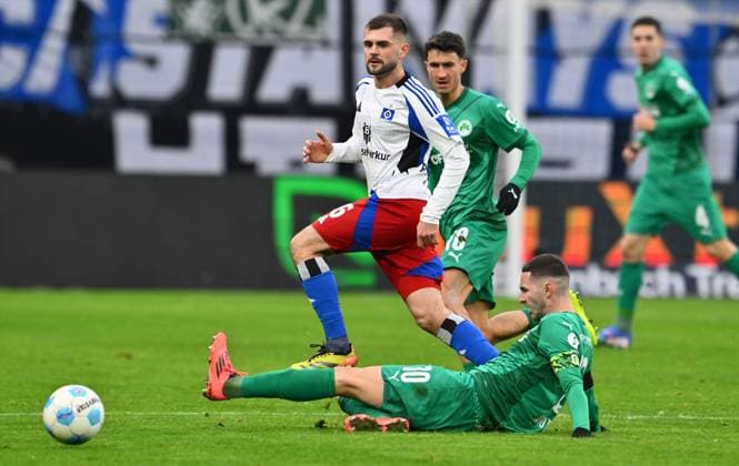 21 12 2024 Soccer Season 2024 2025 2 Soccer Bundesliga 17 Matchday Hamburger SV HSV Hamburg SpVgg Greuther Fürth Kleeblatt Sportfoto Zink xwoxzix DFL regulations prohibit any use of photographs as image sequences and or quasi video only for editorial use Lukasz Poreba 6, Hamburger SV HSV Branimir Hrgota 10, SpVgg Greuther Fürth
